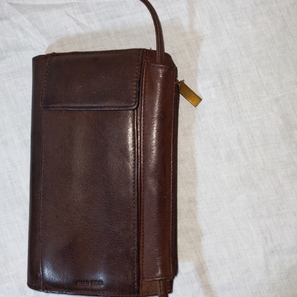 Fossil wallet with removable crossbody  strap - Picture 6 of 9